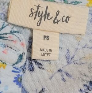 Womens Petite Small Floral Design Top